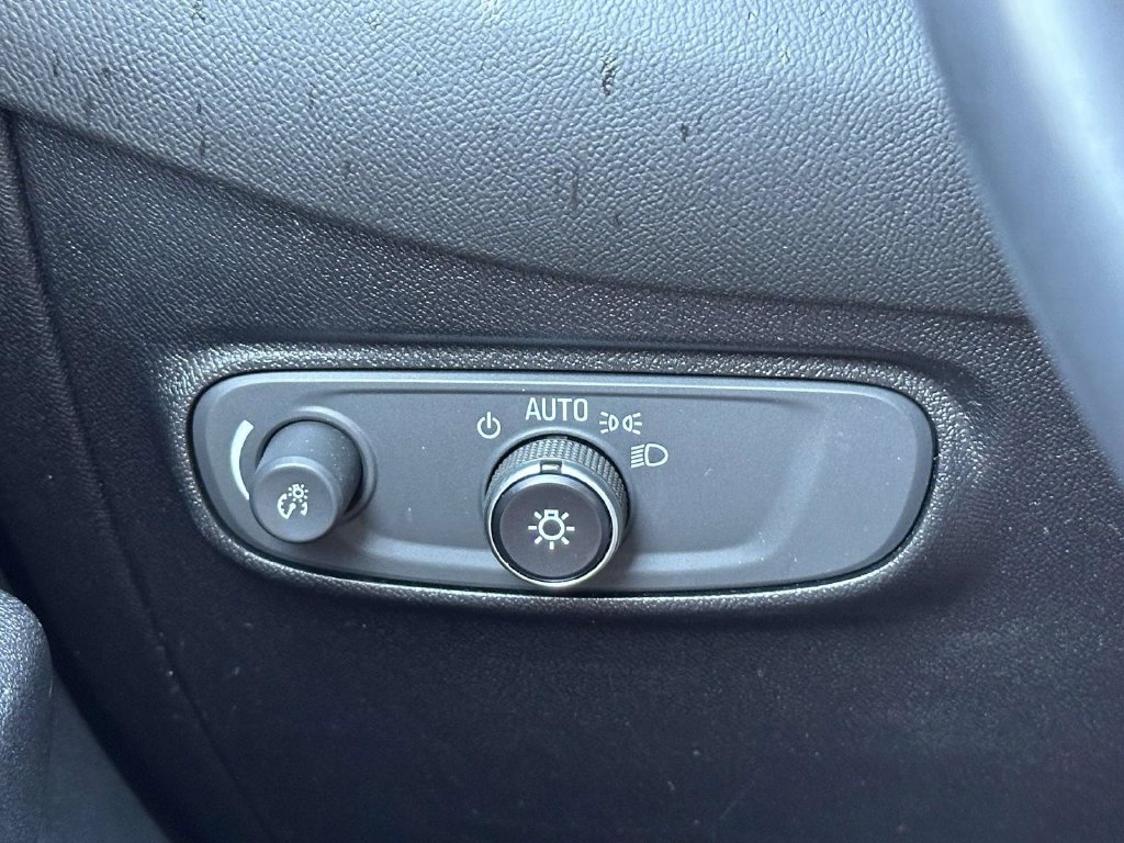 Used 2018 Chevrolet Equinox LT FWD image 24