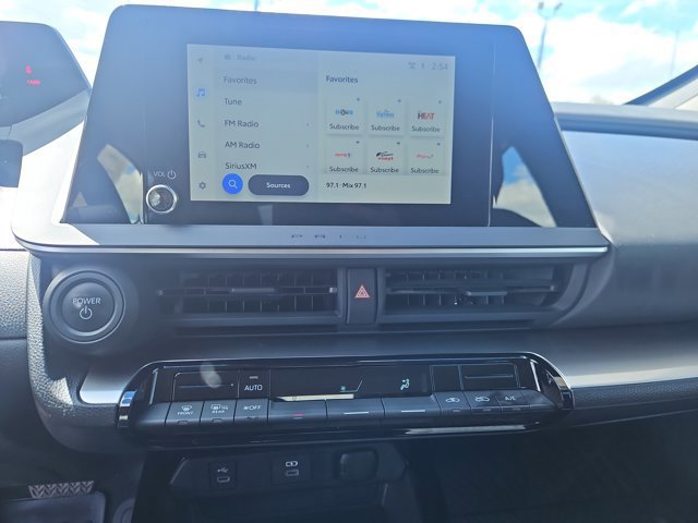 Used 2024 Toyota Prius LE AWD/4WD image 10