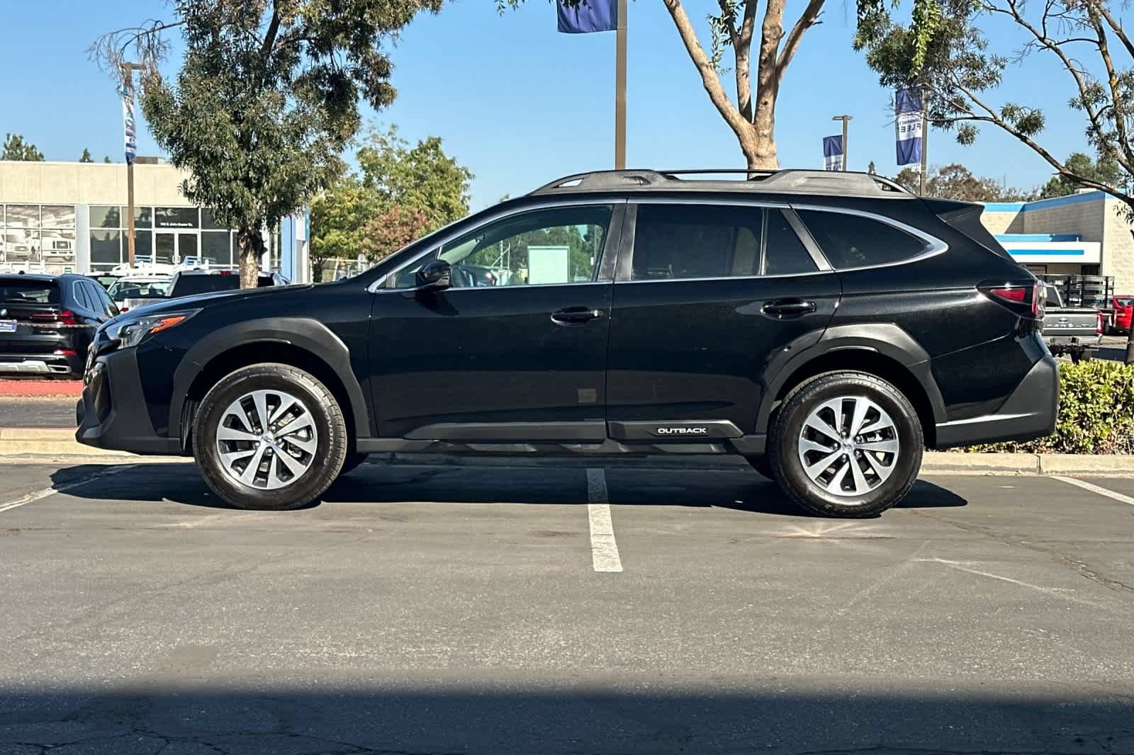 Used 2025 Subaru Outback Premium AWD/4WD image 6