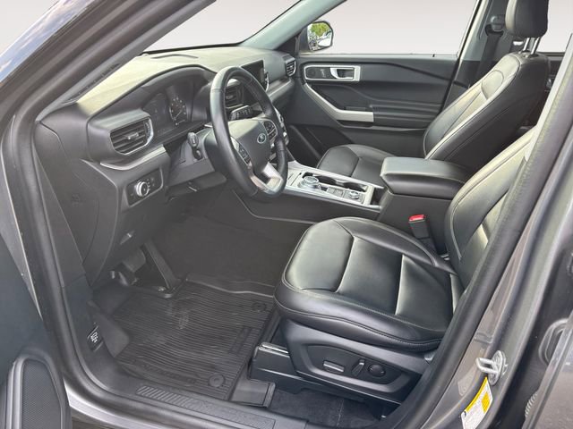 Certified 2022 Ford Explorer XLT w/ Equipment Group 202A AWD/4WD image 9
