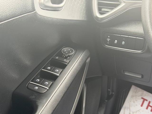 Used 2025 Kia Soul LX w/ LX Technology Package FWD image 19
