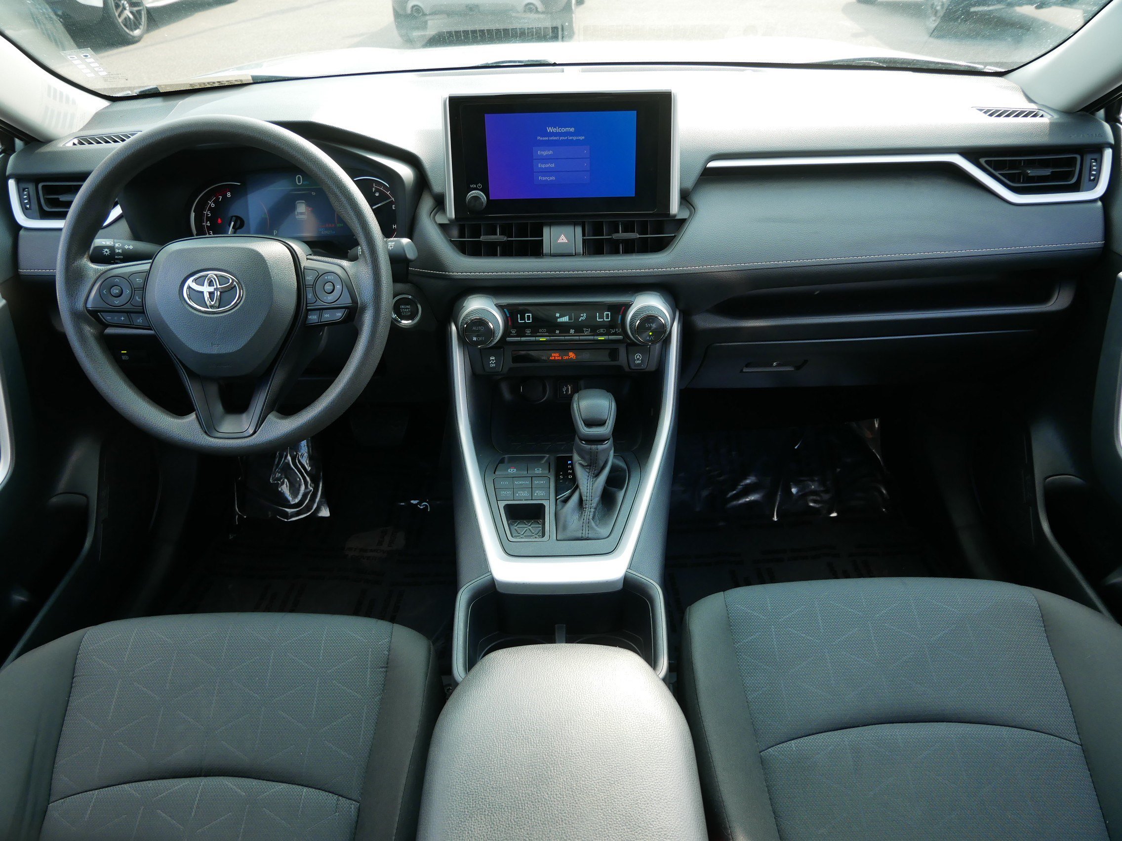 Used 2025 Toyota RAV4 XLE AWD/4WD image 10