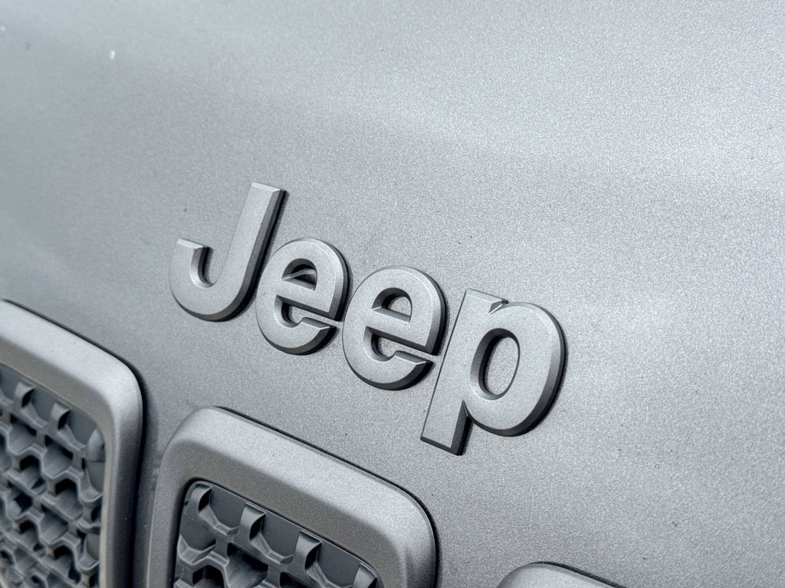 Used 2022 Jeep Cherokee Trailhawk w/ Trailhawk Elite Value Package AWD/4WD image 12