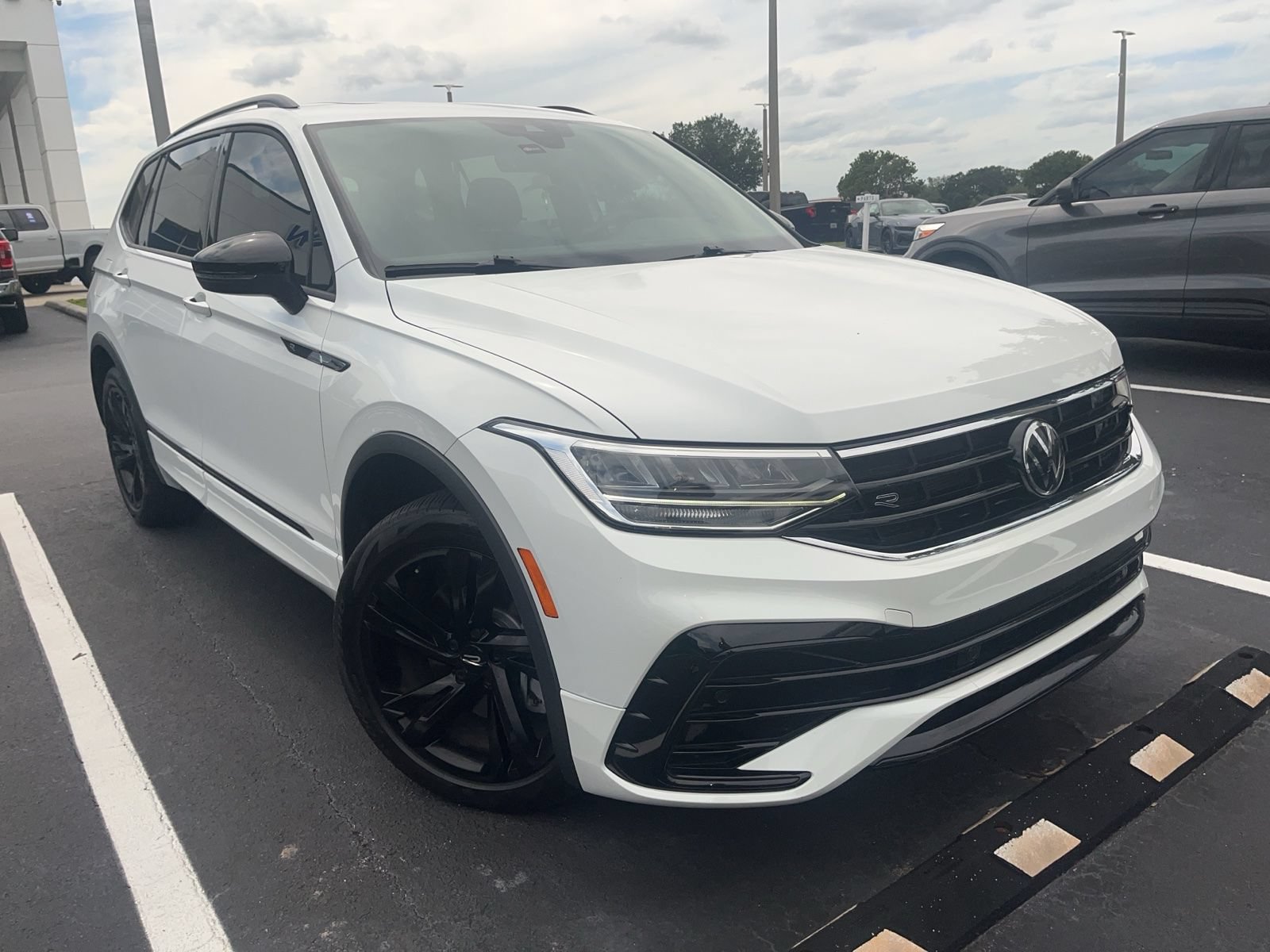 Used 2024 Volkswagen Tiguan SE R-Line AWD/4WD video 1
