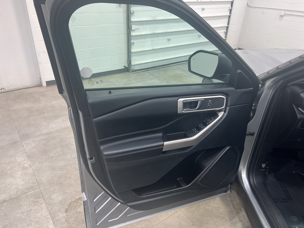 Certified 2024 Ford Explorer XLT RWD image 11