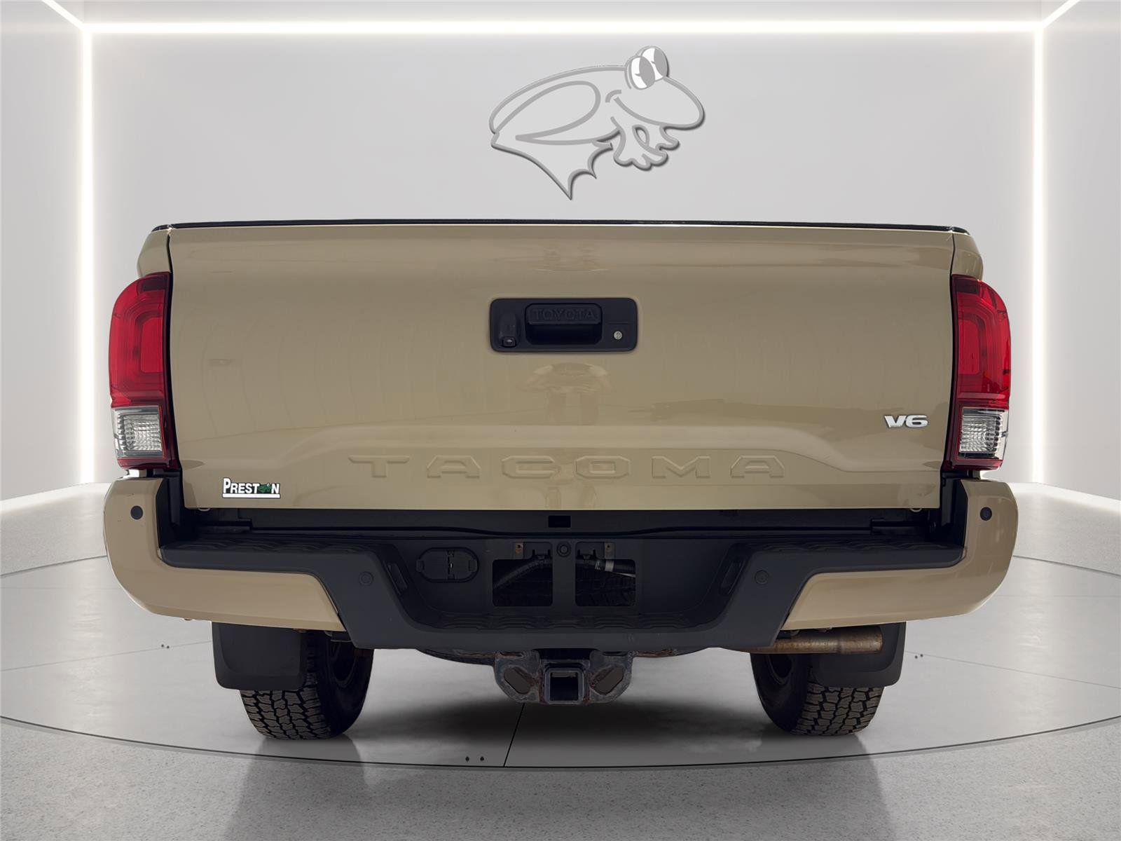Used 2018 Toyota Tacoma TRD Off-Road w/ Technology Package AWD/4WD image 9