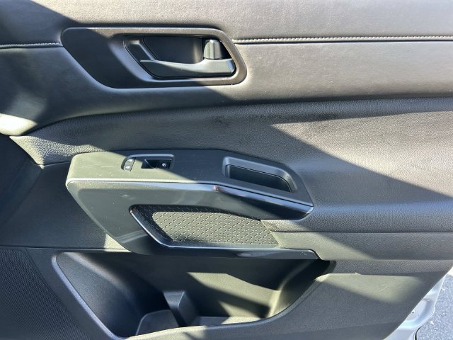 Used 2025 Nissan Pathfinder S FWD image 27