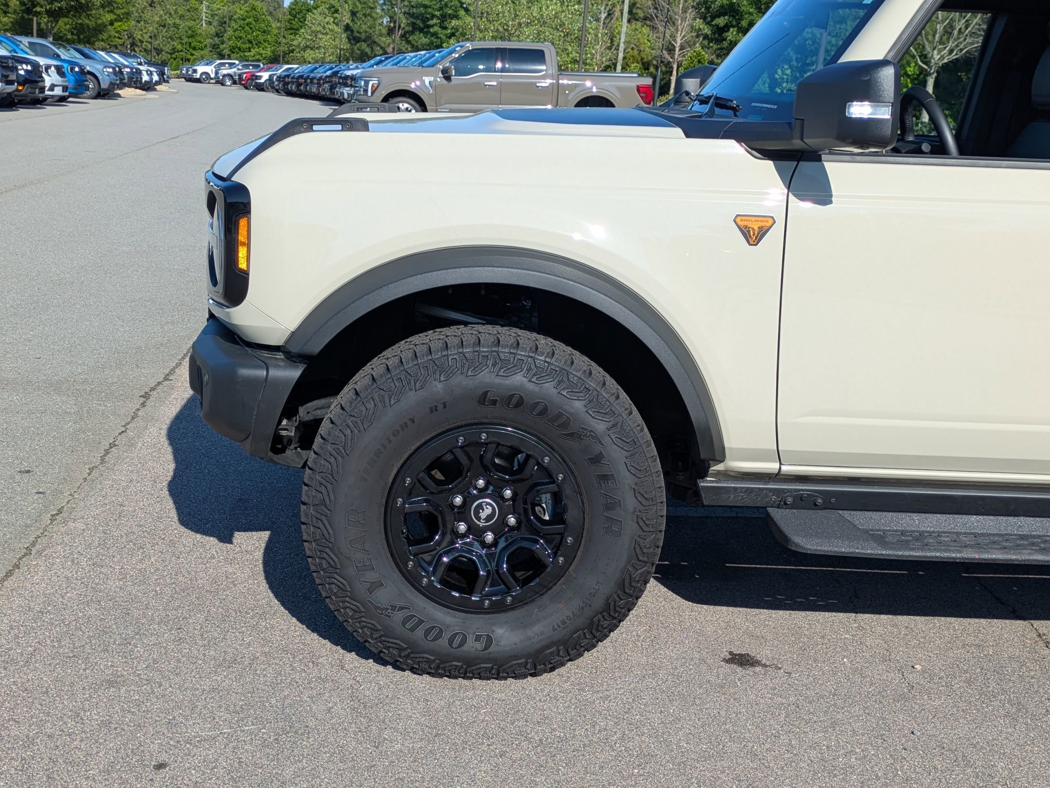 Certified 2025 Ford Bronco Badlands AWD/4WD image 11