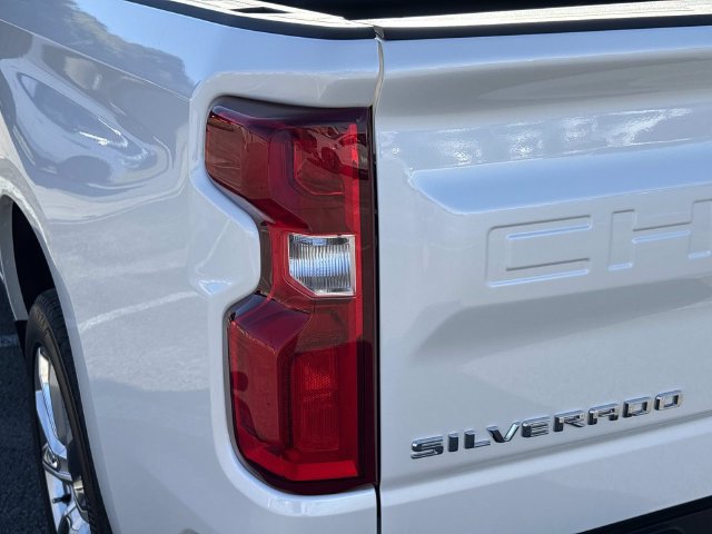 Used 2025 Chevrolet Silverado 1500 High Country AWD/4WD image 13