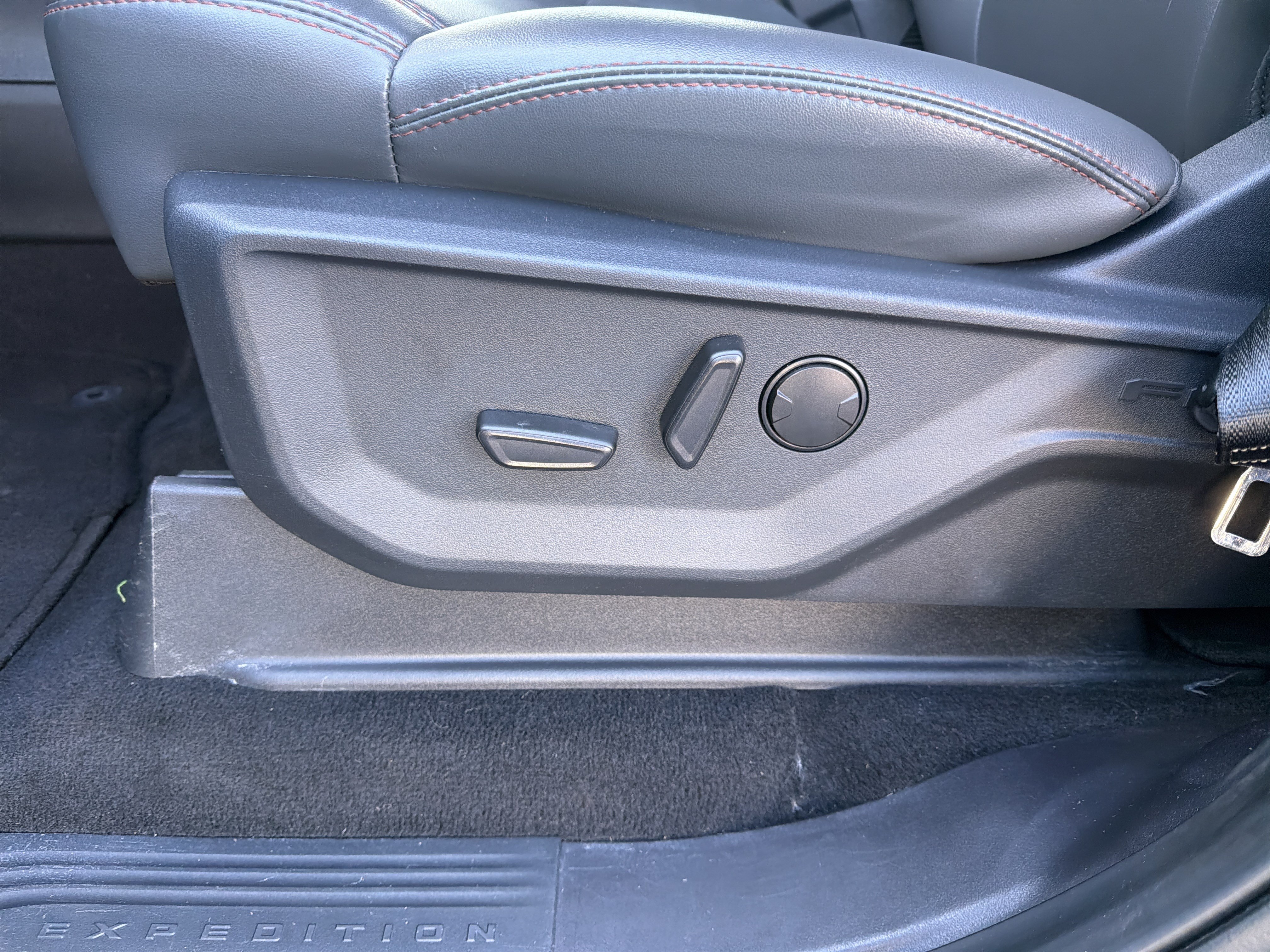 Certified 2025 Ford Expedition Active AWD/4WD image 20