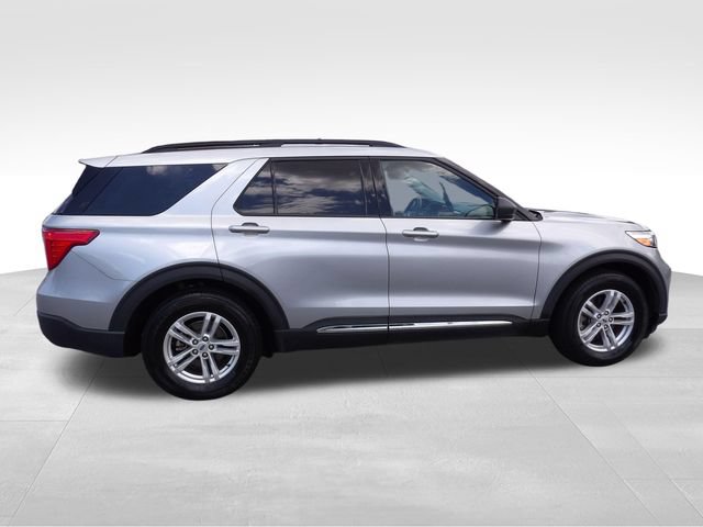Certified 2023 Ford Explorer XLT w/ Equipment Group 202A RWD image 9