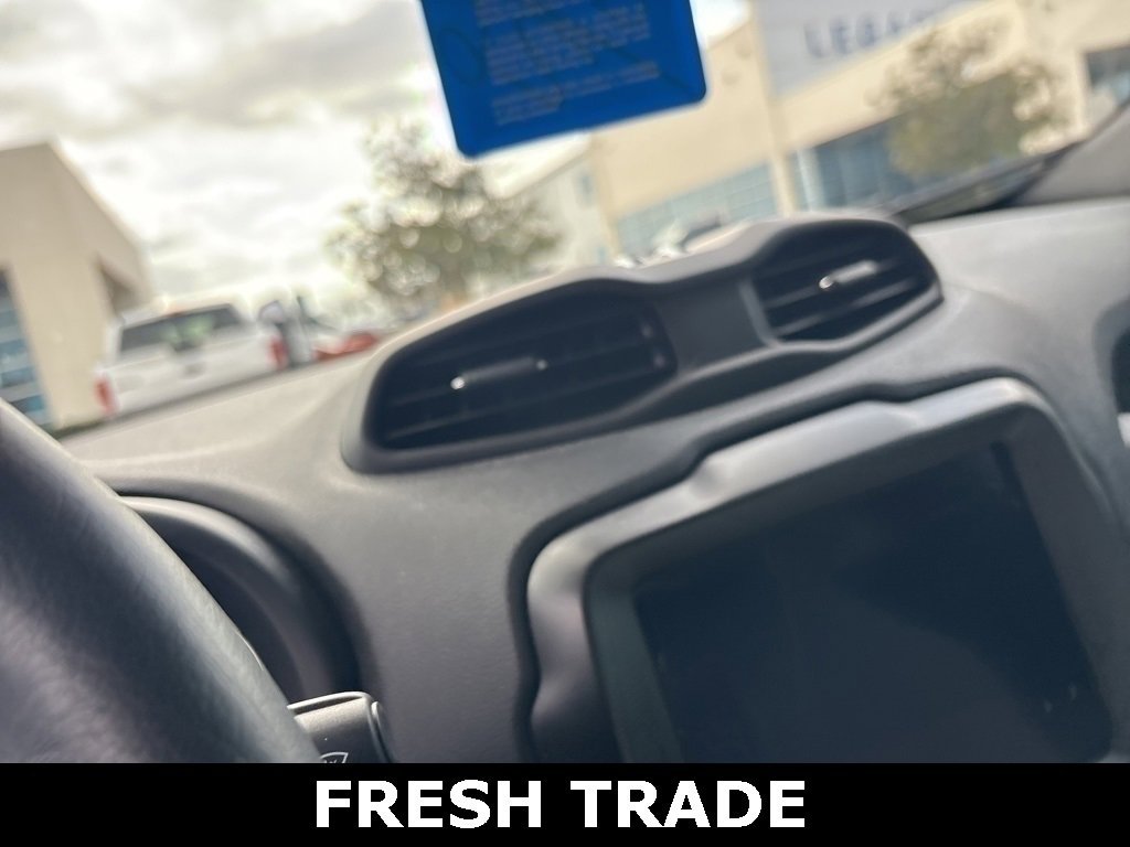 Used 2022 Jeep Renegade Latitude w/ Convenience Group image 3