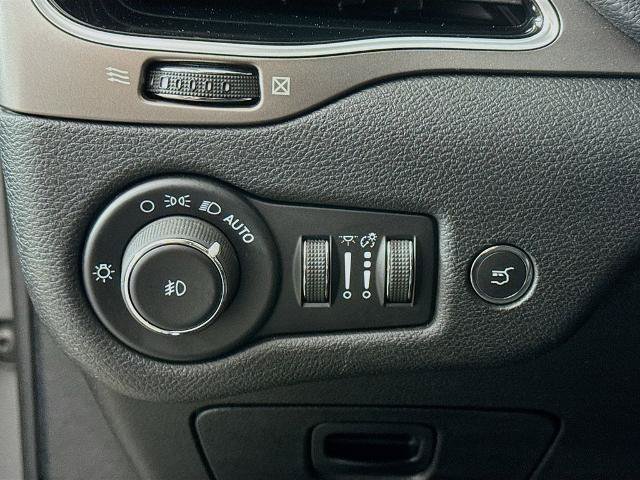 Used 2021 Jeep Cherokee Limited AWD/4WD image 10