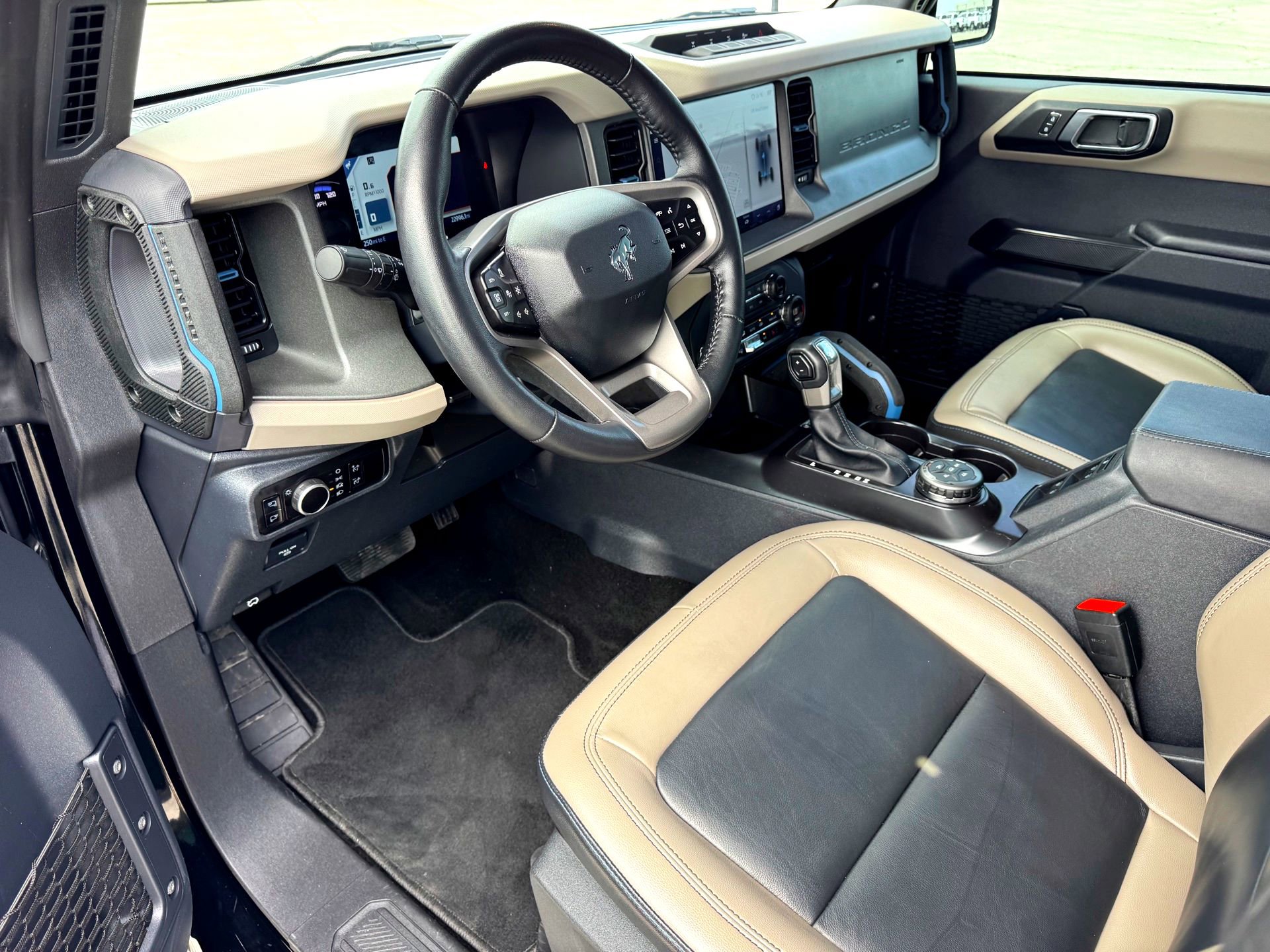 Certified 2024 Ford Bronco Wildtrak AWD/4WD image 11