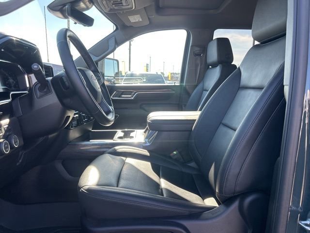 Used 2025 Chevrolet Silverado 2500 LTZ w/ LTZ Convenience Package image 15