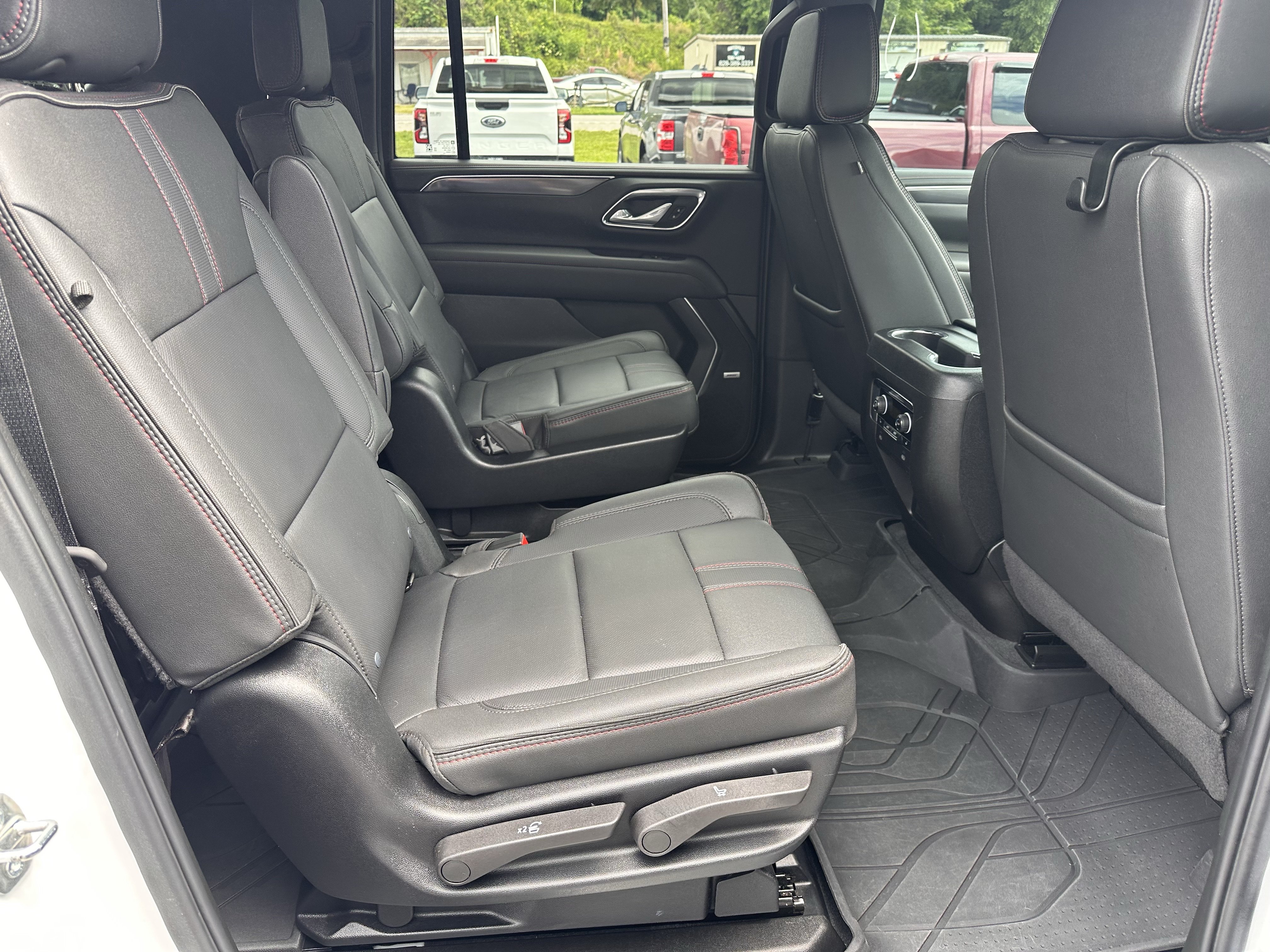 Used 2024 Chevrolet Suburban RST w/ Luxury Package AWD/4WD image 16