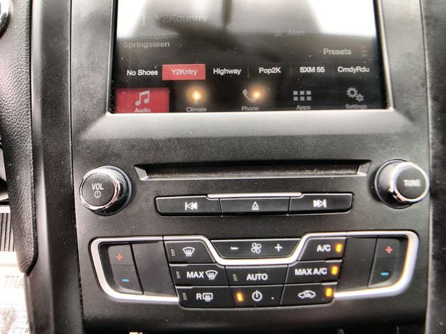 Certified 2018 Ford Fusion SE w/ Equipment Group 201A FWD image 18