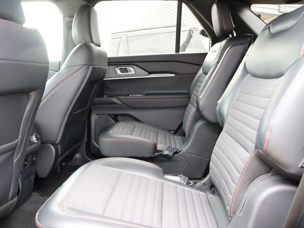 Certified 2025 Ford Explorer ST-Line AWD/4WD image 19