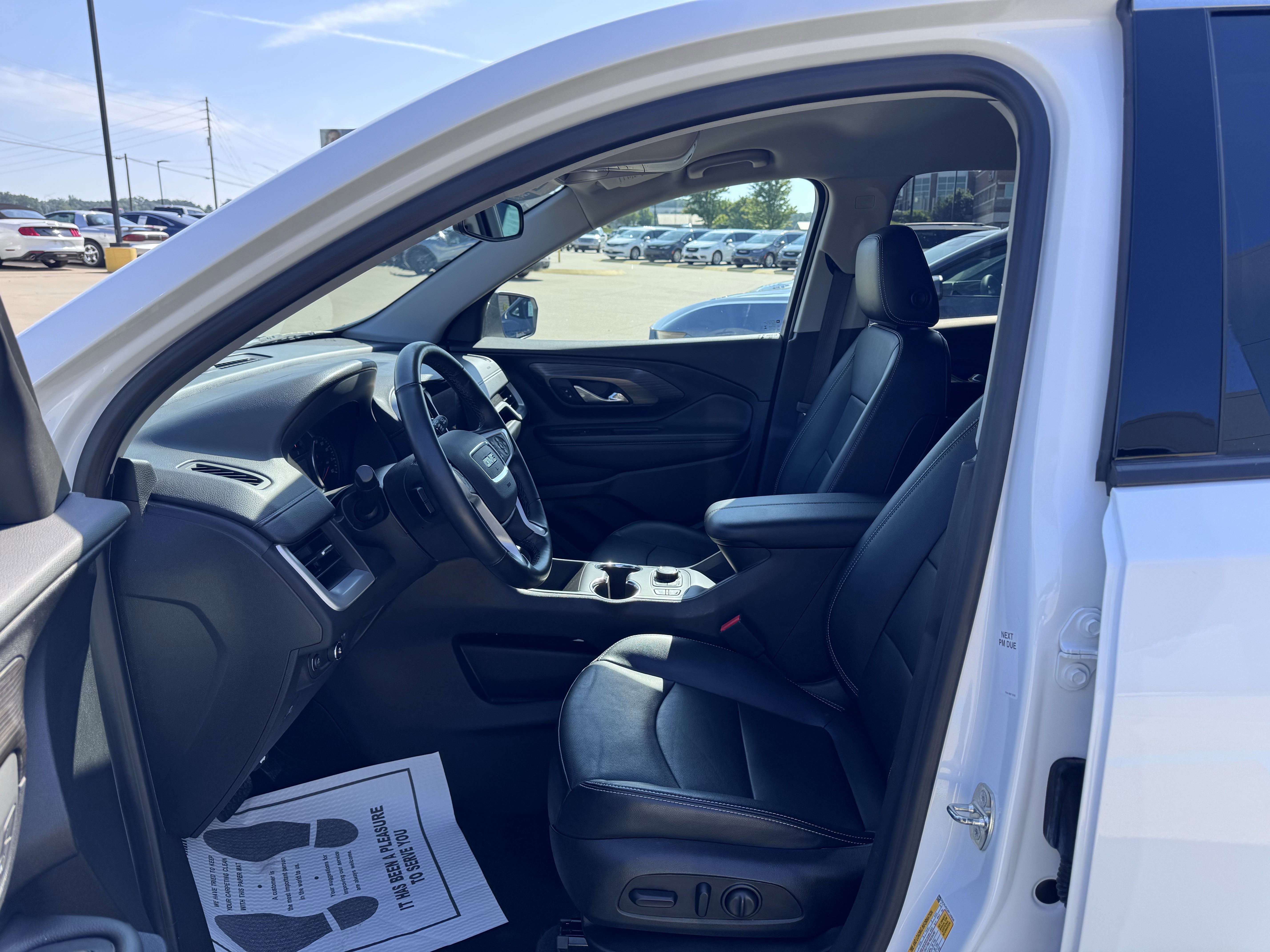 Used 2023 GMC Terrain SLT image 9