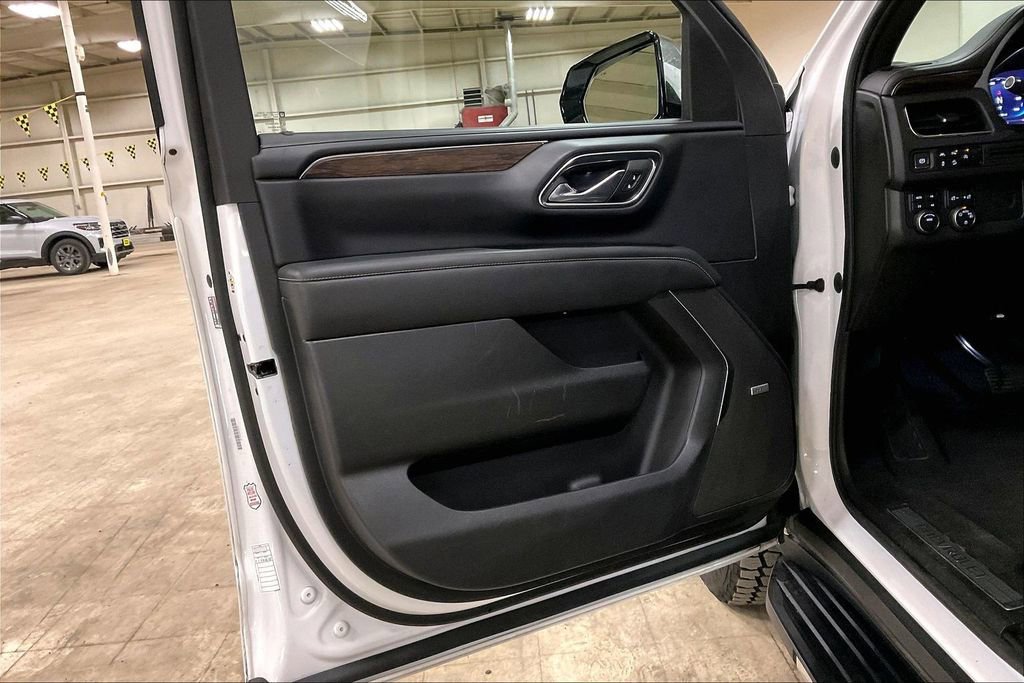 Used 2023 Chevrolet Suburban Premier image 21