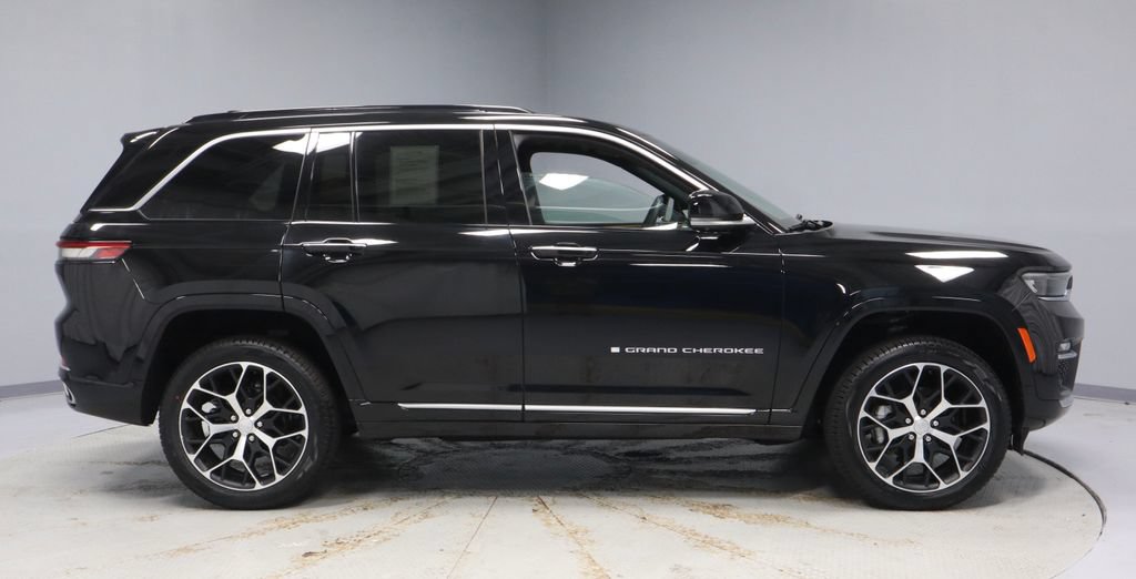 Used 2025 Jeep Grand Cherokee Summit AWD/4WD image 13
