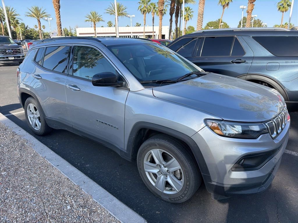 Used 2022 Jeep Compass Latitude FWD image 2