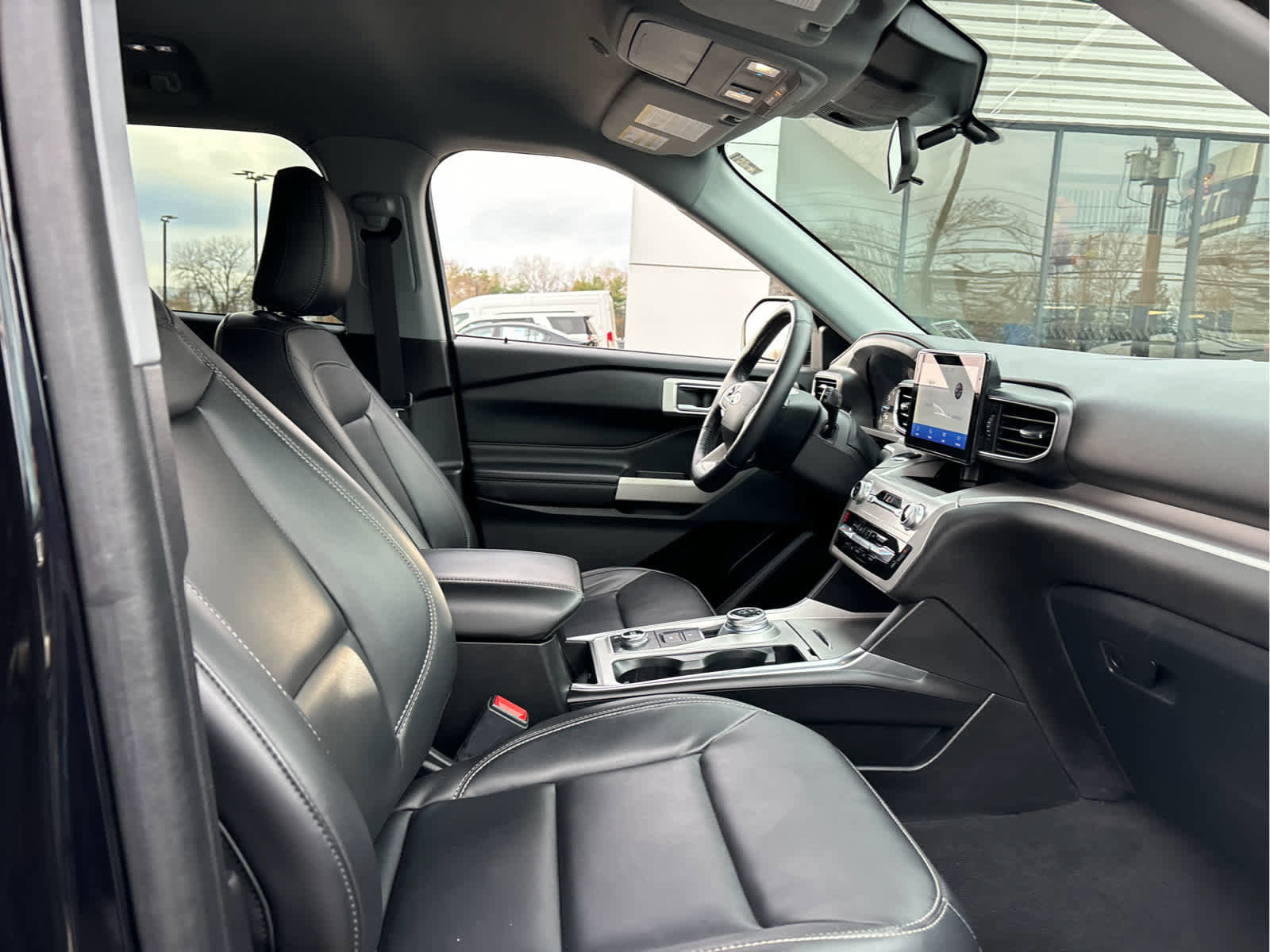 Certified 2022 Ford Explorer XLT w/ Equipment Group 202A image 29