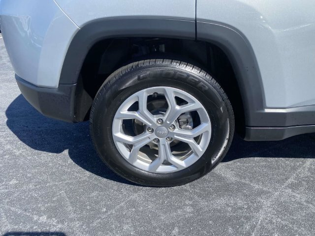 Used 2024 Jeep Compass Latitude AWD/4WD image 9