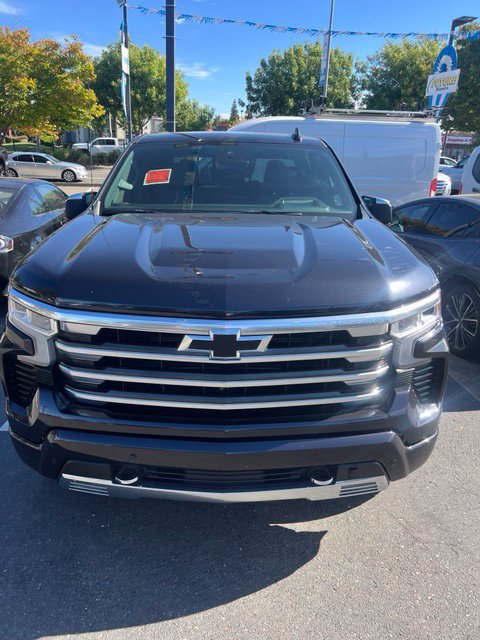 Used 2023 Chevrolet Silverado 1500 High Country w/ Technology Package AWD/4WD image 3