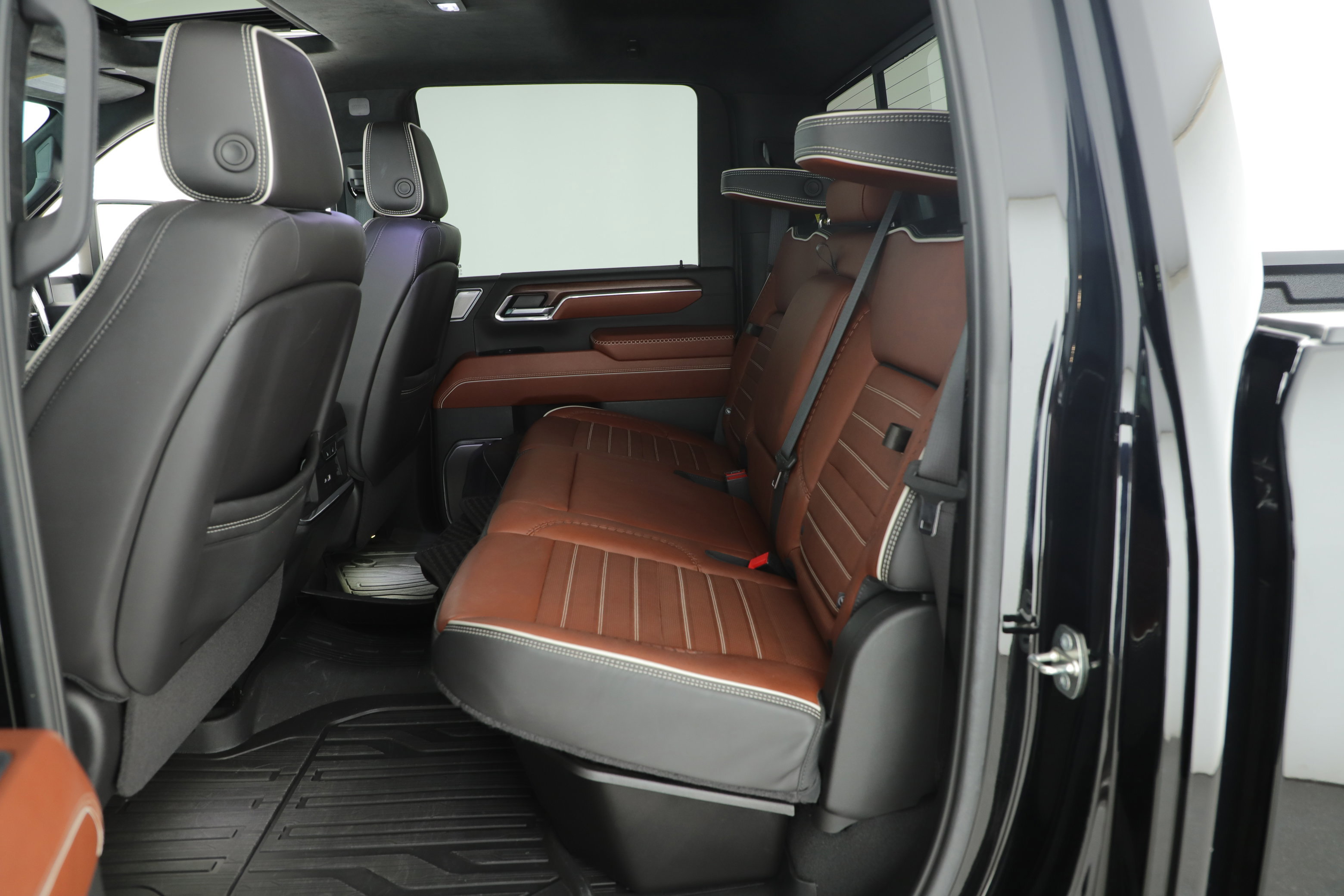 Used 2024 GMC Sierra 2500 Denali Ultimate w/ Max Trailering Package image 10