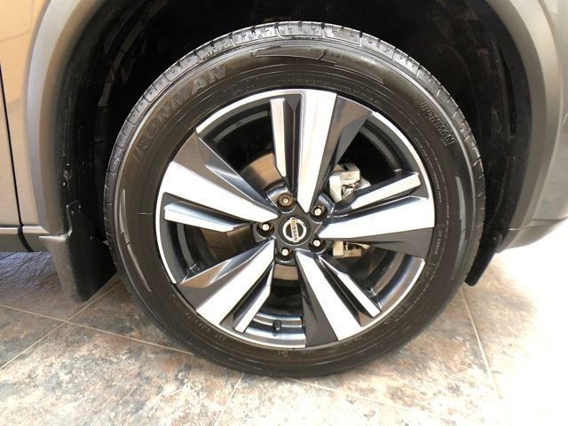 Used 2021 Nissan Rogue SL w/ Premium Package image 9