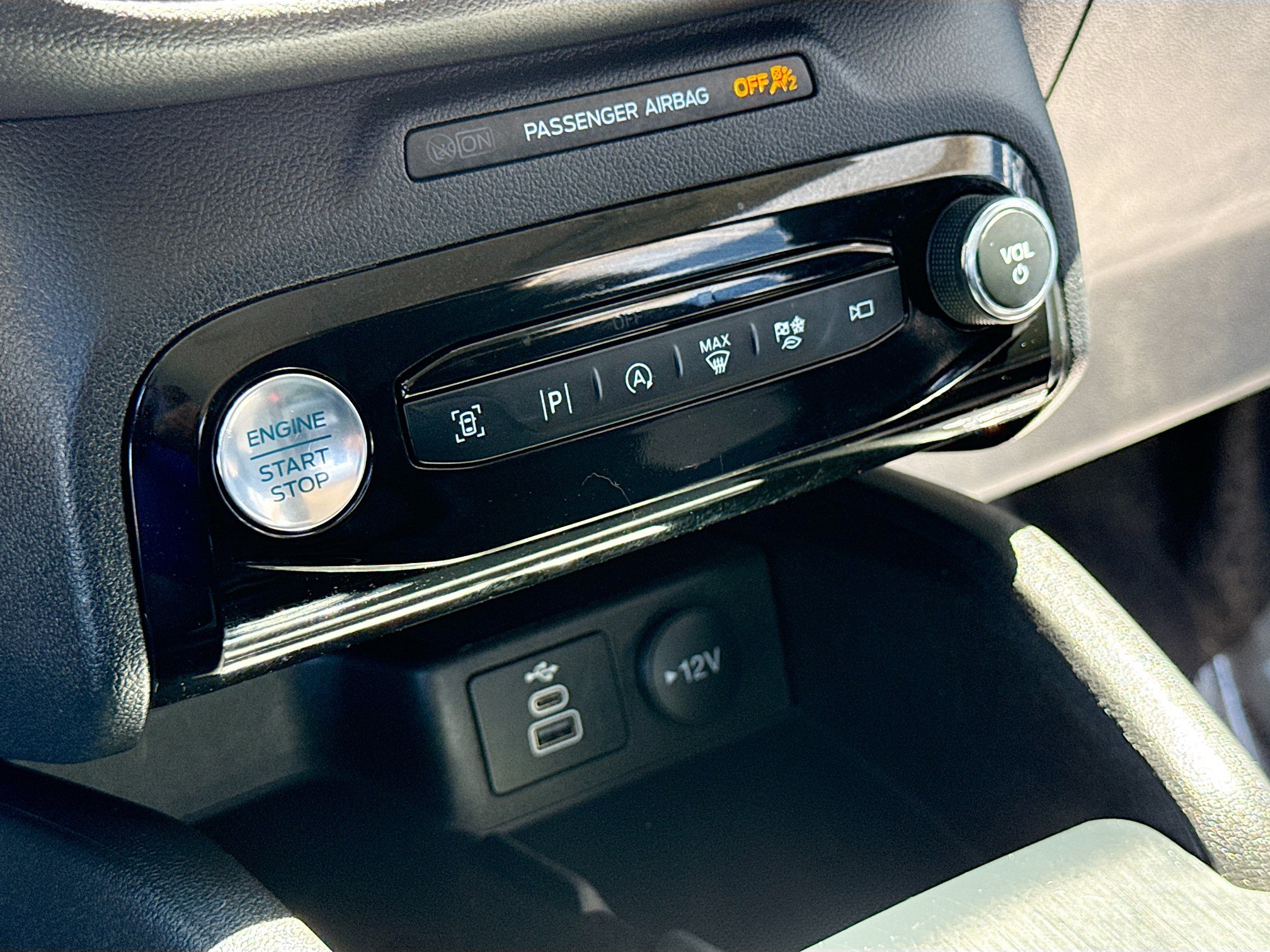 Certified 2024 Ford Escape Platinum AWD/4WD image 10
