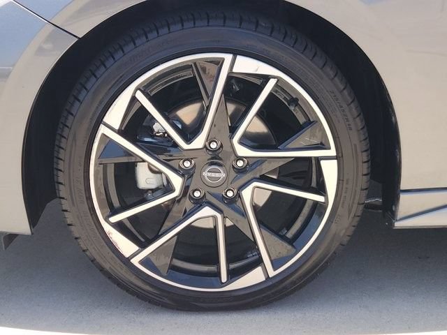 Used 2025 Nissan Sentra SR FWD image 10