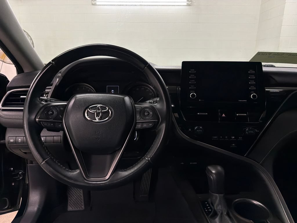 Used 2022 Toyota Camry SE FWD image 9