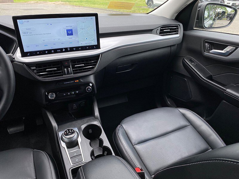 Certified 2025 Ford Escape Platinum AWD/4WD image 22