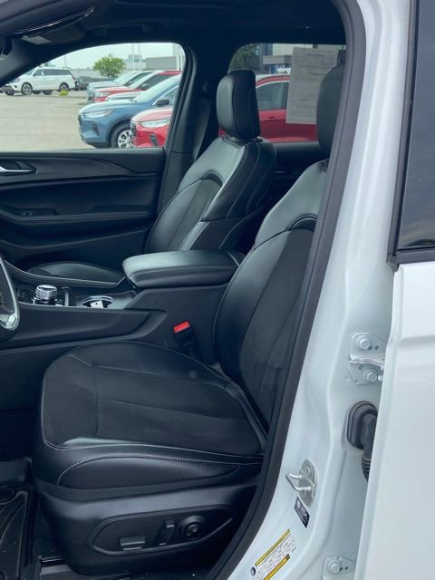 Used 2024 Jeep Grand Cherokee L Altitude AWD/4WD image 5