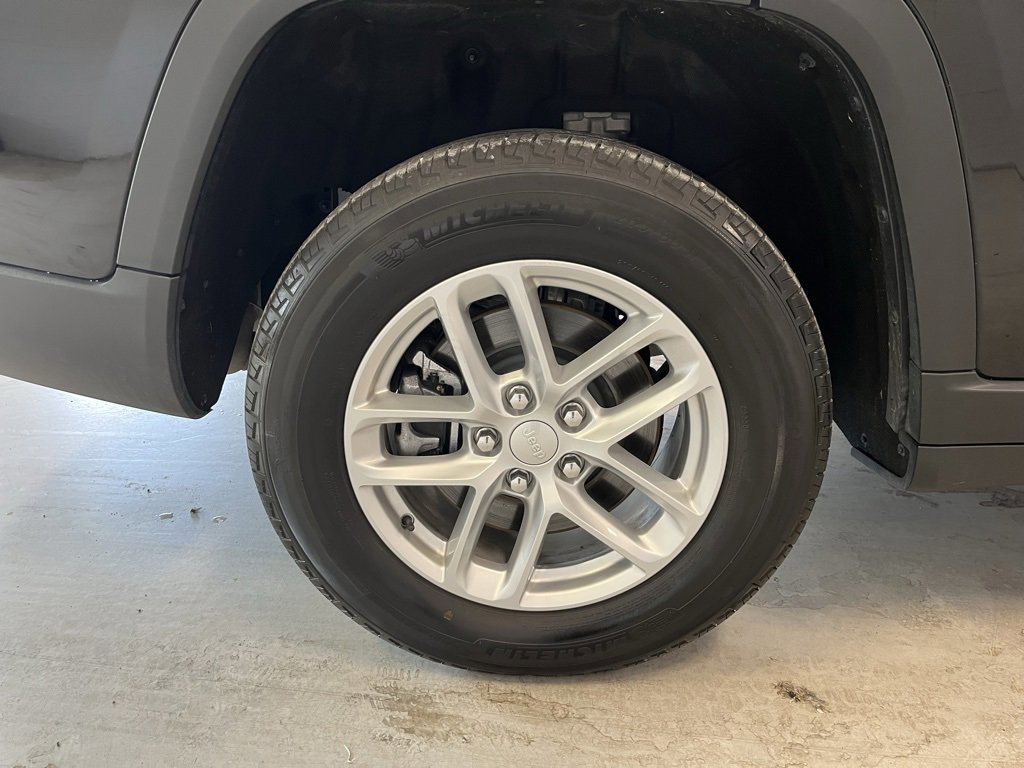 Used 2024 Jeep Grand Cherokee L Laredo image 11