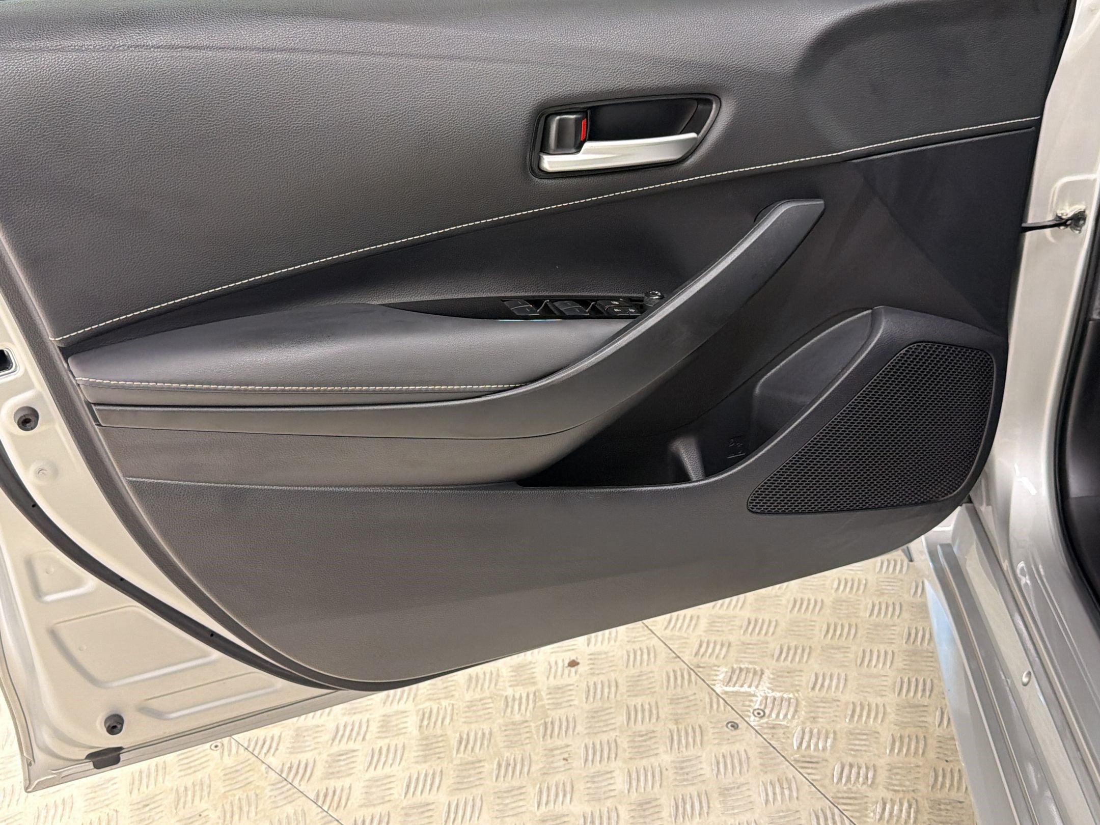 Used 2022 Toyota Corolla SE FWD image 13