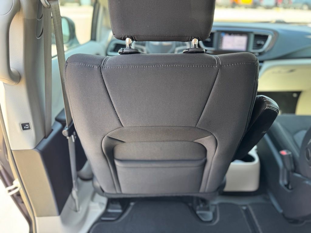 Used 2023 Chrysler Voyager LX FWD image 35