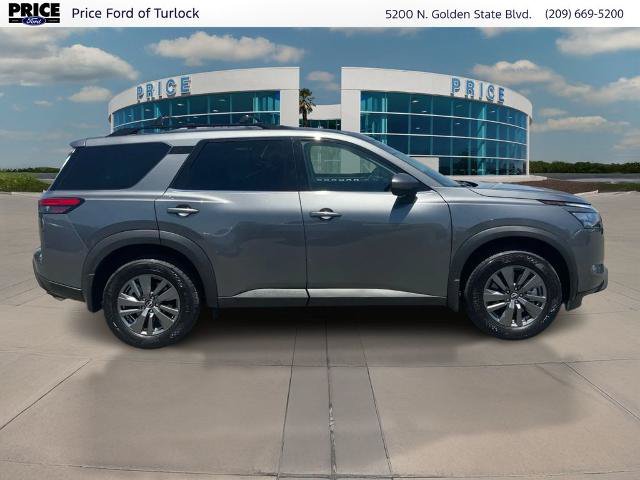 Used 2025 Nissan Pathfinder SV FWD image 4