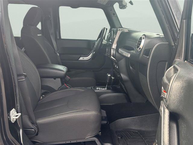 Used 2018 Jeep Wrangler Unlimited Rubicon w/ Connectivity Group AWD/4WD image 13