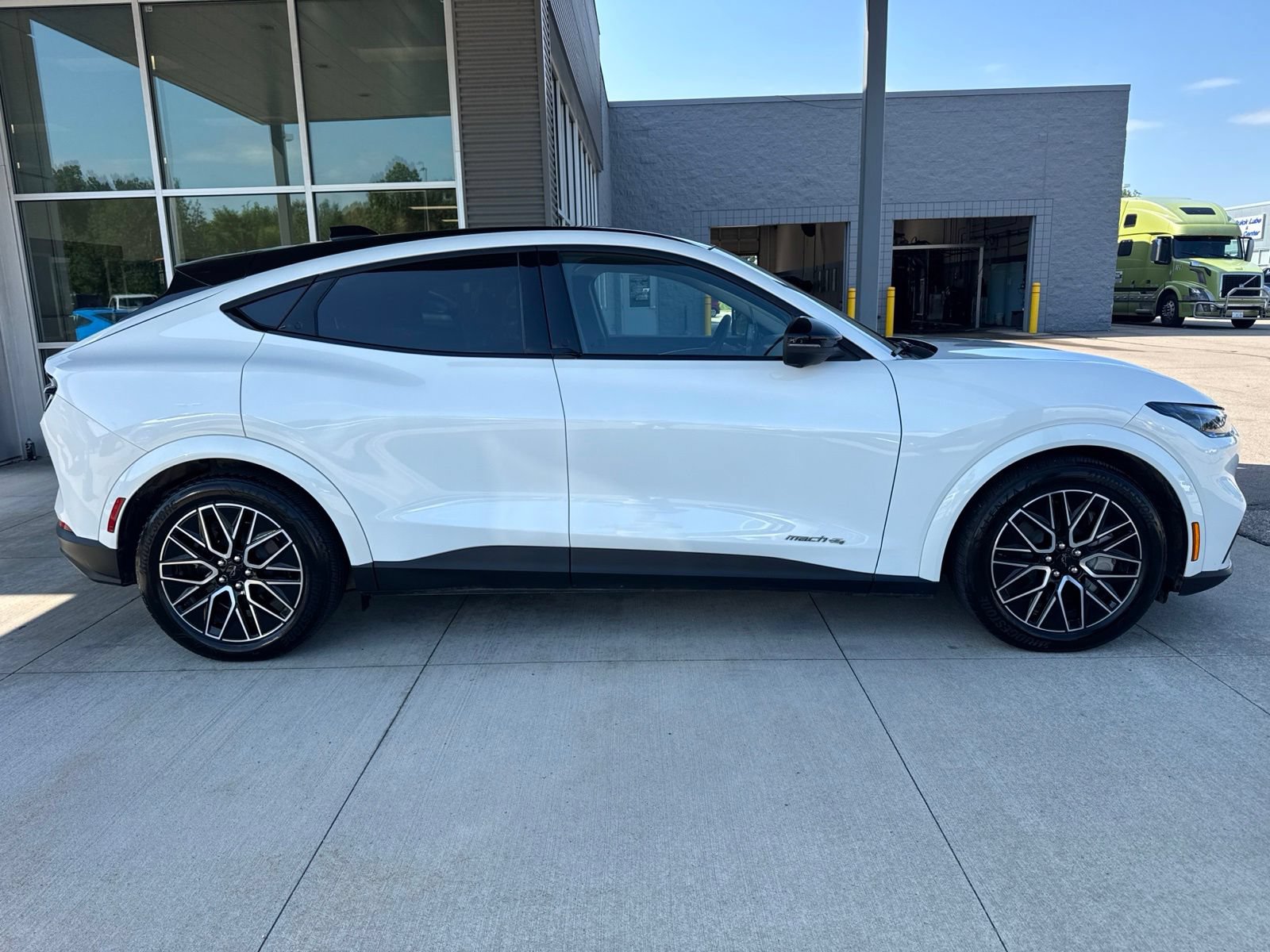 Certified 2025 Ford Mustang Mach-E Premium AWD/4WD image 8