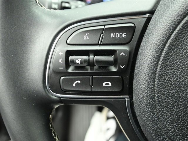 Used 2022 Kia Niro EX image 28