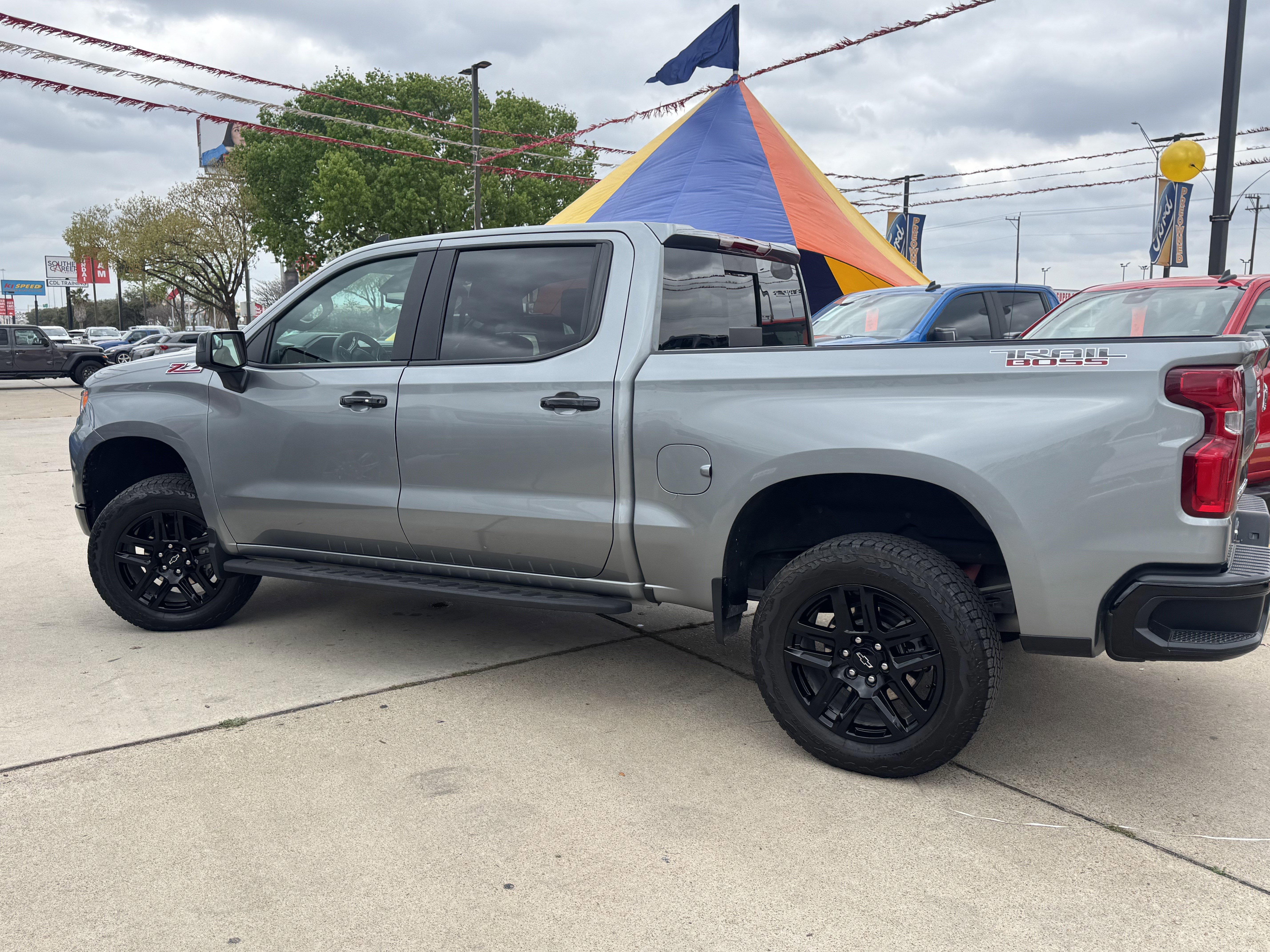 Used 2025 Chevrolet Silverado 1500 LT Trail Boss w/ Convenience Package II image 5