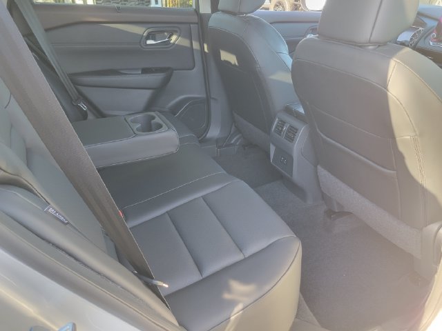 Used 2023 Nissan Rogue SV w/ SV Premium B Package FWD image 20