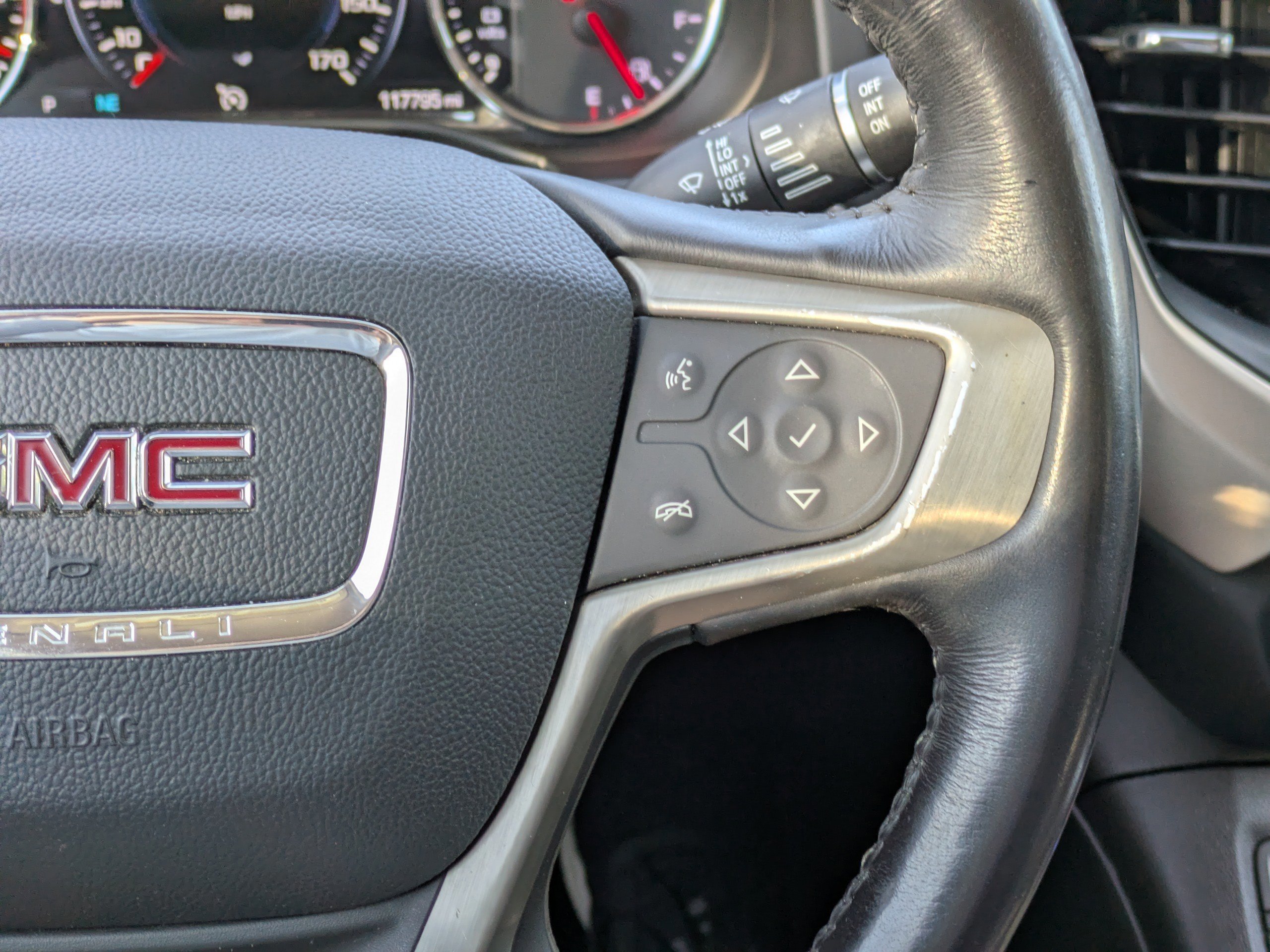 Used 2019 GMC Acadia Denali image 15