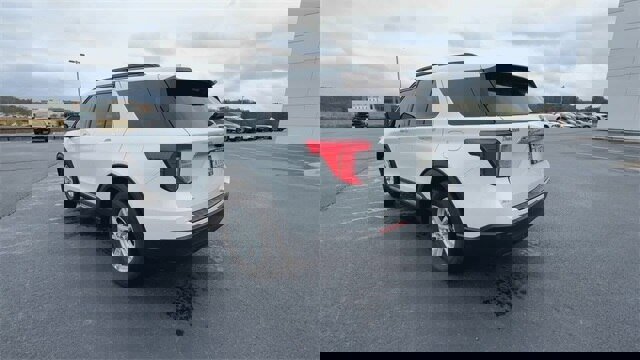 Certified 2023 Ford Explorer XLT image 6