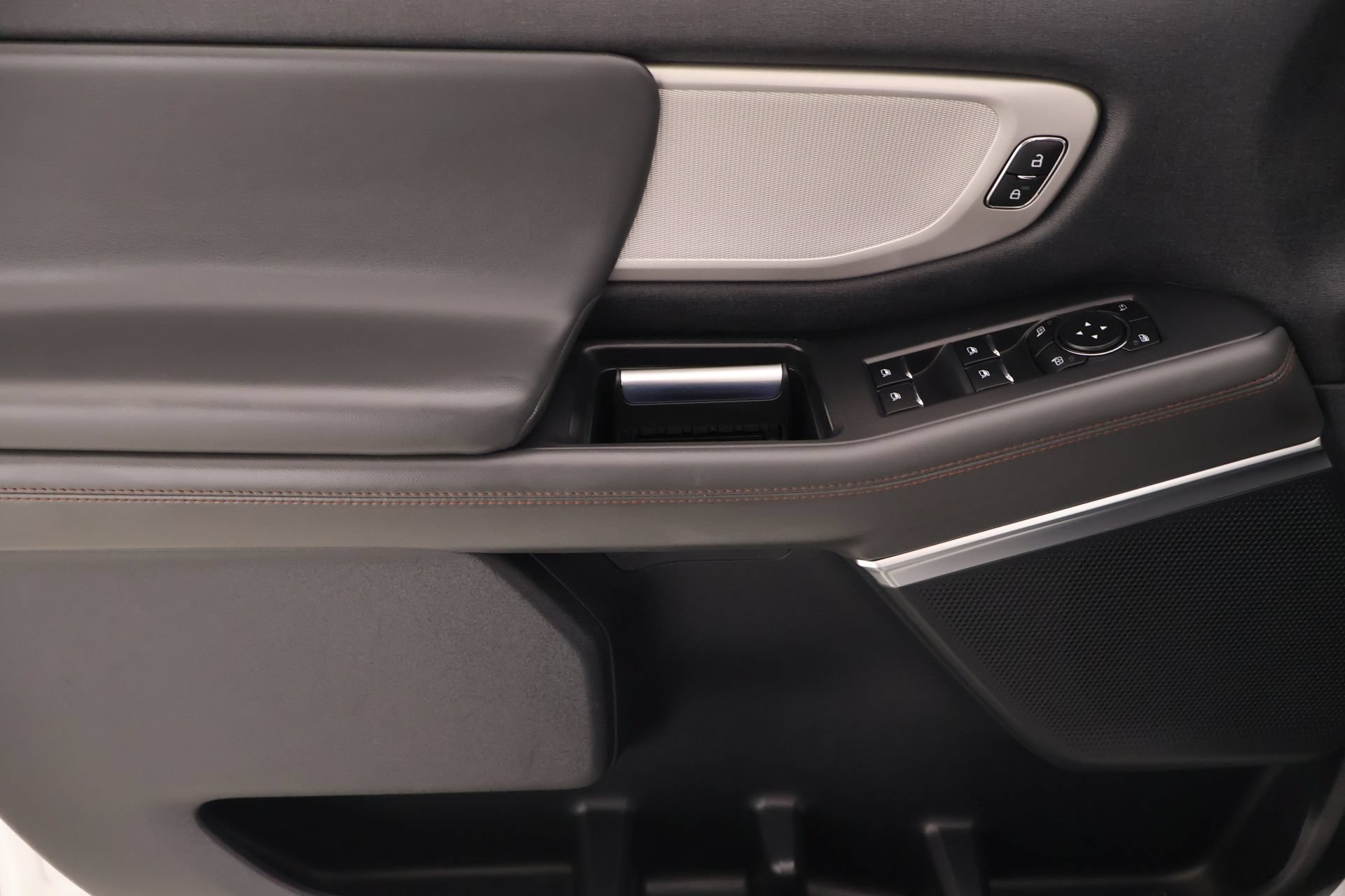 Certified 2025 Ford Expedition Active AWD/4WD image 18