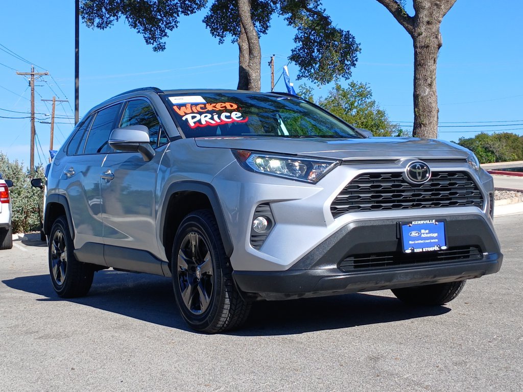 Used 2021 Toyota RAV4 XLE w/ Convenience Package FWD image 1