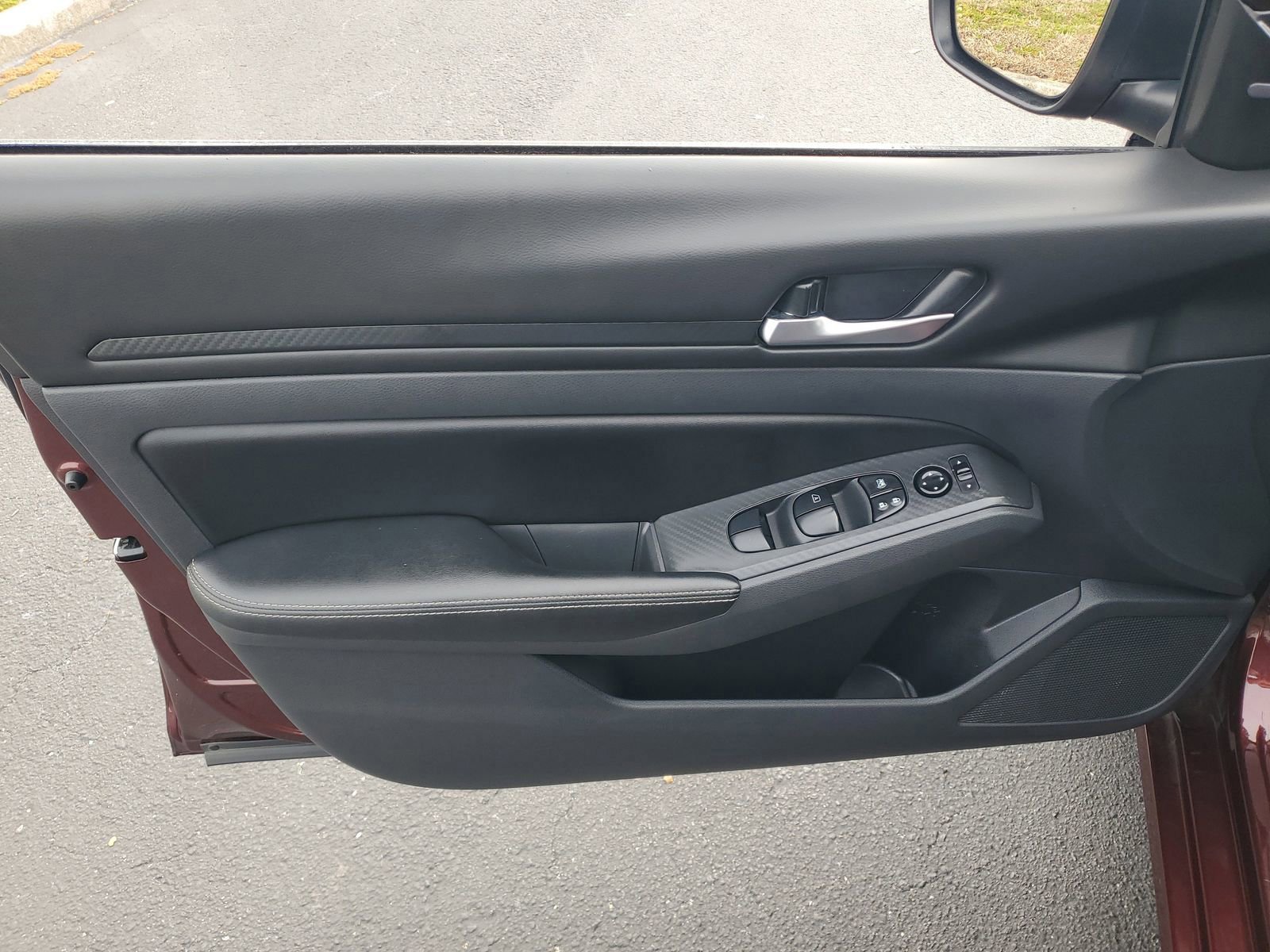 Used 2025 Nissan Altima 2.5 SV image 13